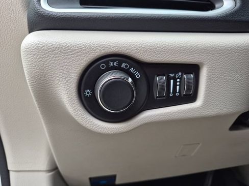 Used 2023 Chrysler Voyager LX FWD image 17