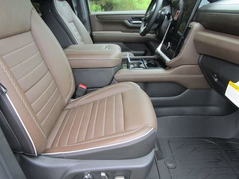 New 2026 GMC Yukon Denali Ultimate AWD/4WD image 26