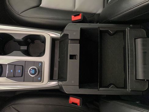Used 2023 Ford Explorer XLT w/ Equipment Group 202A AWD/4WD image 10