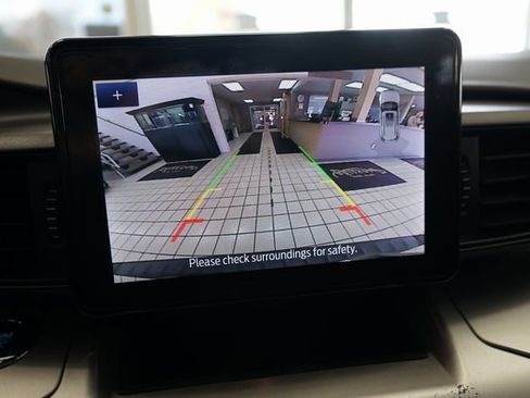 Used 2022 Ford Explorer XLT w/ Class IV Trailer Tow Package image 8