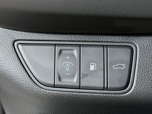 Used 2026 Genesis G70 2.5T Prestige image 17