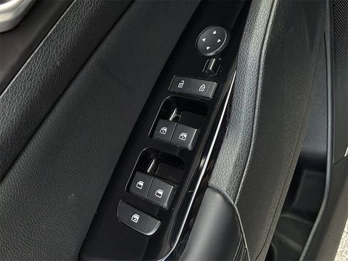 Used 2023 Kia Sportage EX image 12