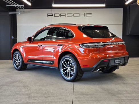 Certified 2025 Porsche Macan image 3