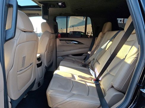 Used 2020 Cadillac Escalade Platinum image 10