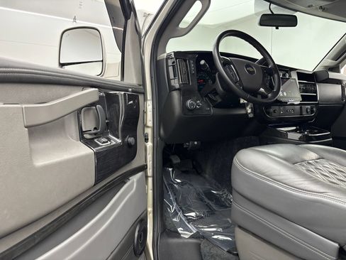 Used 2023 Chevrolet Express 2500 Extended RWD image 15