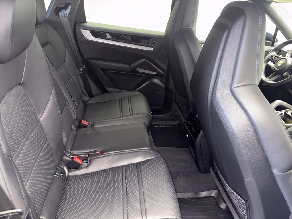 Certified 2024 Porsche Cayenne S AWD/4WD image 28