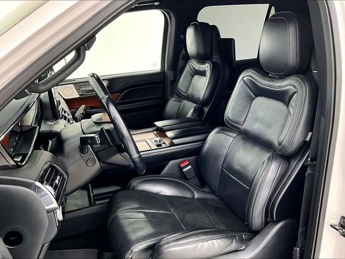 Used 2018 Lincoln Navigator Reserve w/ Technology Package image 31