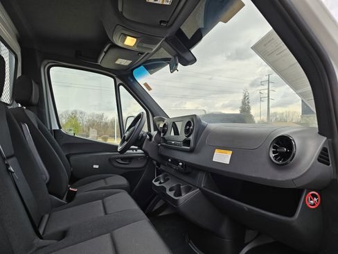Used 2024 Mercedes-Benz Sprinter 4500 image 16