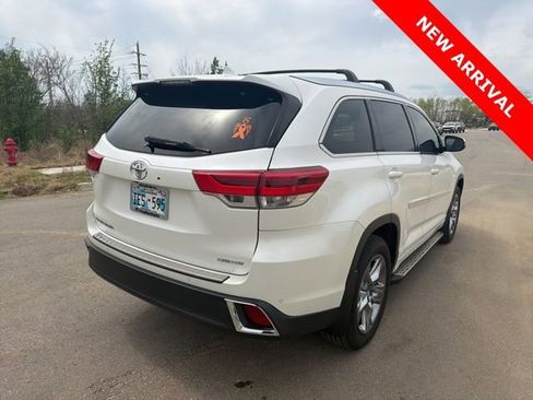 Used 2018 Toyota Highlander Limited Platinum image 3