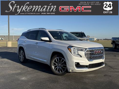 Used 2023 GMC Terrain Denali w/ Denali Premium Package image 1