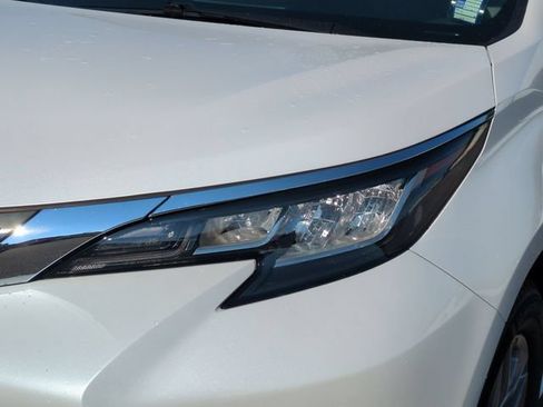 Used 2023 Toyota Sienna XLE FWD image 9