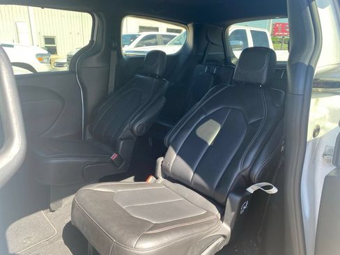 Used 2025 Chrysler Pacifica Select FWD image 7