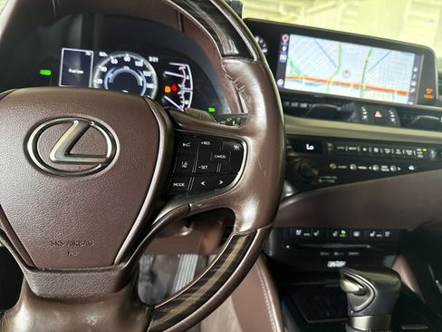 Used 2019 Lexus ES 300h Ultra Luxury w/ Accessory Package 2 image 27