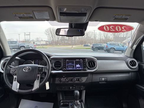 Used 2020 Toyota Tacoma SR5 AWD/4WD image 22