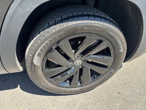 Used 2023 Volkswagen Atlas Cross Sport SE w/ Black Wheel Package AWD/4WD image 19