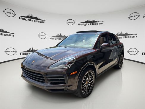 Used 2022 Porsche Cayenne Platinum Edition AWD/4WD image 2