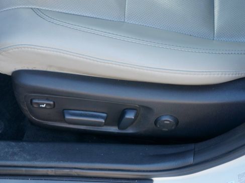 Used 2016 Toyota Avalon Limited image 18