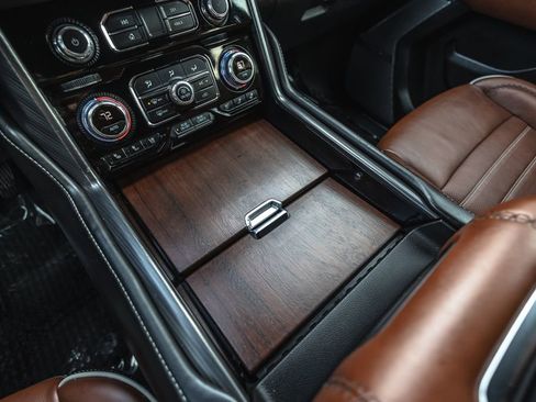 Used 2023 GMC Yukon Denali Ultimate image 22