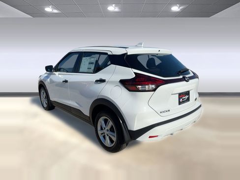 New 2025 Nissan Kicks Play S image 3