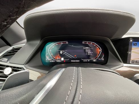 Used 2022 BMW X5 xDrive40i w/ Parking Assistance Package image 11