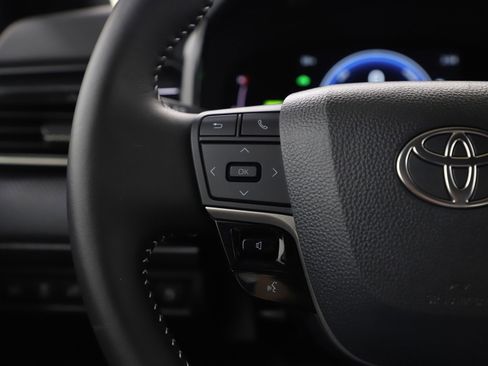 Used 2025 Toyota Camry LE image 25