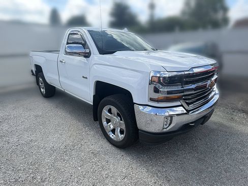 Used 2018 Chevrolet Silverado 1500 LT w/ LT Convenience Package AWD/4WD image 6