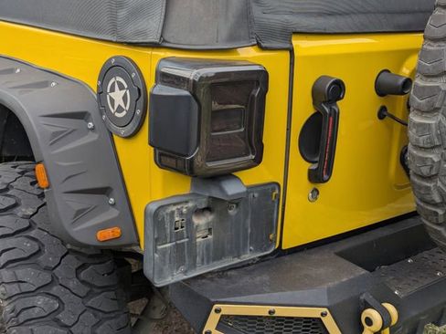 Used 2011 Jeep Wrangler Sport AWD/4WD image 7
