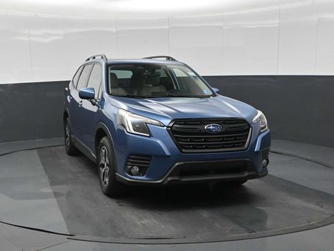 Used 2023 Subaru Forester Premium image 3