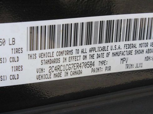 Used 2014 Chrysler Town & Country Touring-L image 7