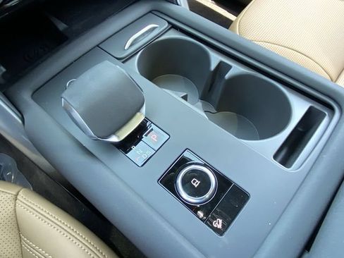 New 2025 Land Rover Discovery Dynamic SE AWD/4WD image 9