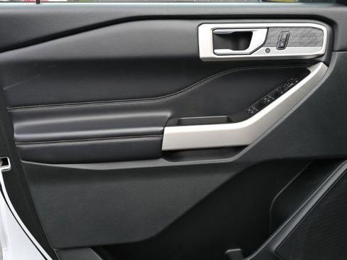 Used 2021 Ford Explorer Limited image 19