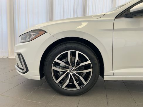 New 2026 Volkswagen Jetta SE image 10