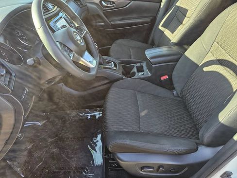 Used 2017 Nissan Rogue SV w/ SV Premium Package FWD image 20