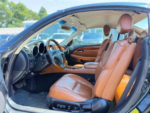 Used 2004 Lexus SC 430 Convertible w/ Preferred Accessory Pkg RWD image 2