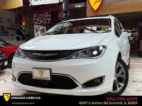 Used 2018 Chrysler Pacifica Limited w/ Tire & Wheel Group FWD image 1