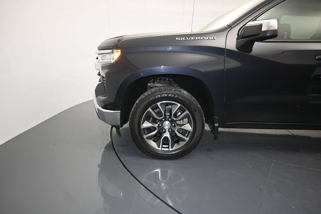 Used 2023 Chevrolet Silverado 1500 LT w/ Convenience Package II AWD/4WD image 9