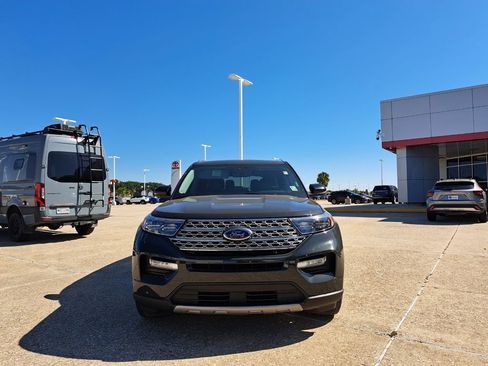 Used 2022 Ford Explorer Limited w/ Equipment Group 301A RWD image 2