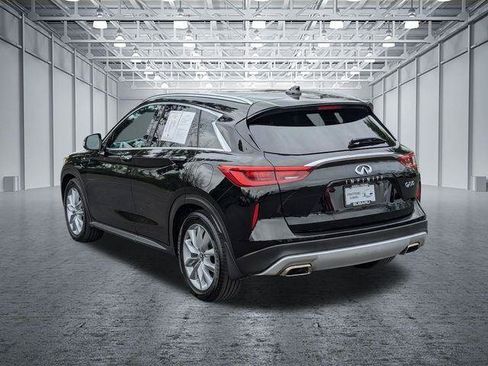 Used 2019 INFINITI QX50 Luxe w/ Navigation Package FWD image 3