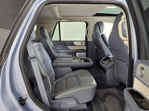 Used 2018 Lincoln Navigator Black Label image 17