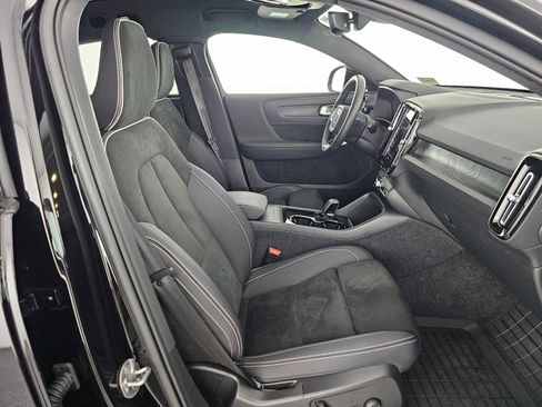 Used 2023 Volvo C40 P8 Recharge Ultimate image 10