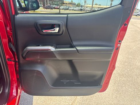 Used 2019 Toyota Tacoma TRD Sport AWD/4WD image 16