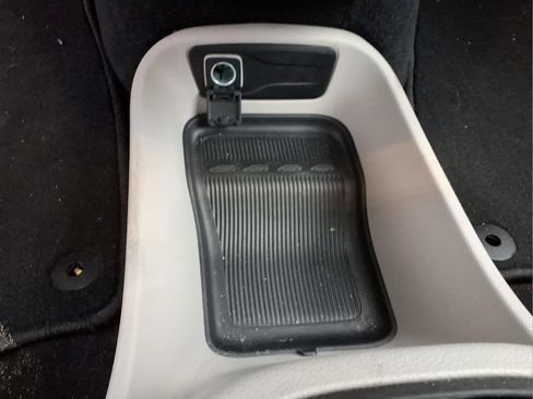 Used 2024 Chrysler Pacifica Touring-L FWD image 13
