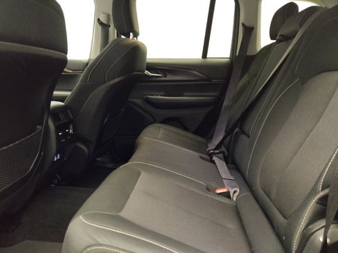 Used 2024 Jeep Grand Cherokee Laredo RWD image 18