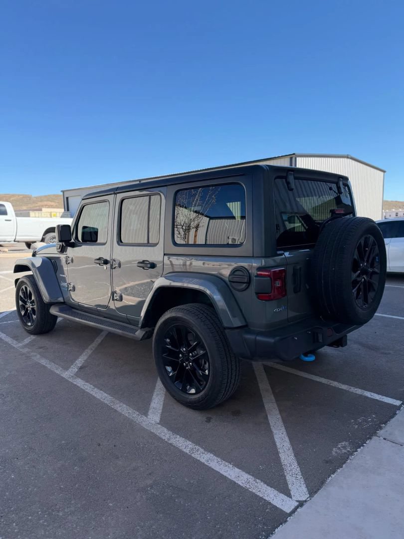 Used 2023 Jeep Wrangler Unlimited Sahara w/ Cold Weather Group AWD/4WD image 3