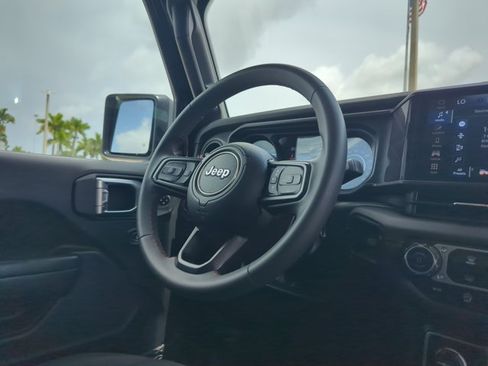 Used 2024 Jeep Wrangler Unlimited Rubicon AWD/4WD image 26