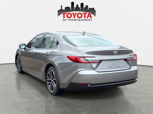 Used 2025 Toyota Camry XLE image 5