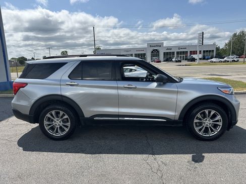 Used 2023 Ford Explorer XLT w/ Equipment Group 202A AWD/4WD image 16