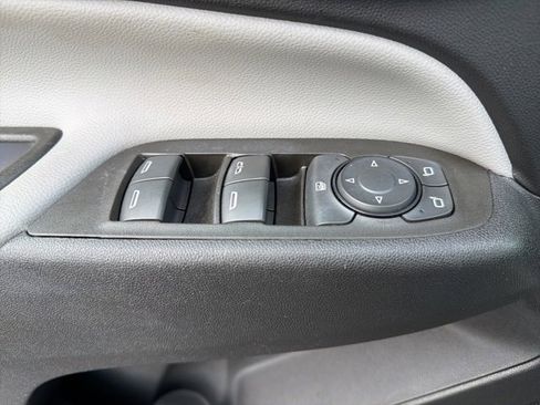 Used 2023 Chevrolet Equinox LS image 15