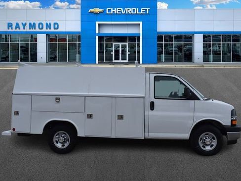 New 2025 Chevrolet Express 3500 w/ Power Convenience Package image 2