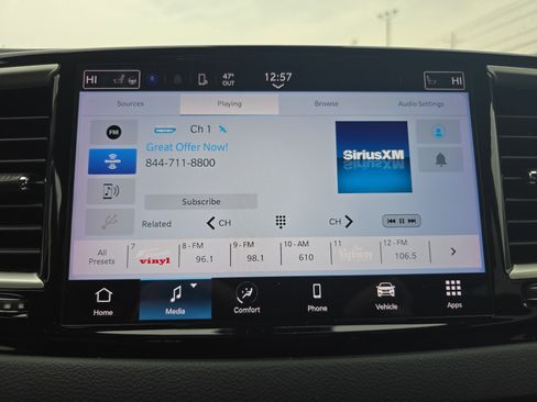 Used 2024 Chrysler Pacifica Touring-L image 28